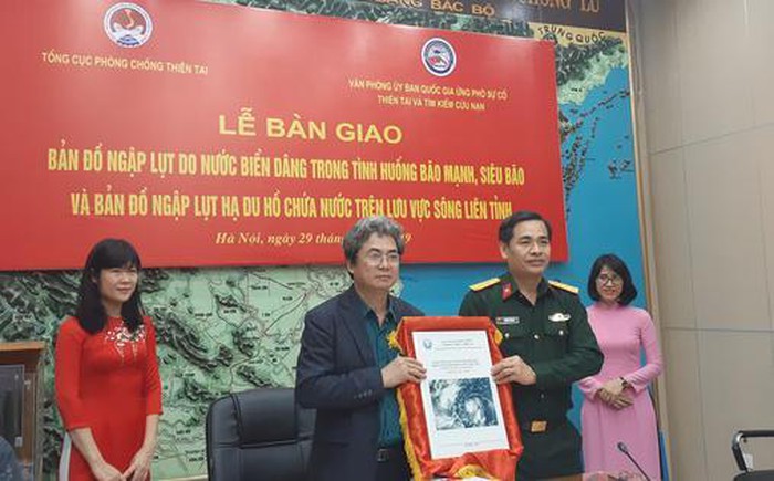 Bàn[-]giao[-]bản[-]đồ[-]ngập[-]lụt[-]do[-]nước[-]biển[-]dâng[-]và[-]bản[-]đồ[-]ngập[-]lụt[-]hạ[-]du[-]hồ[-]chứa[-]nước[-]trên[-]lưu[-]vực[-]sông[-]liên[-]tỉnh[-]